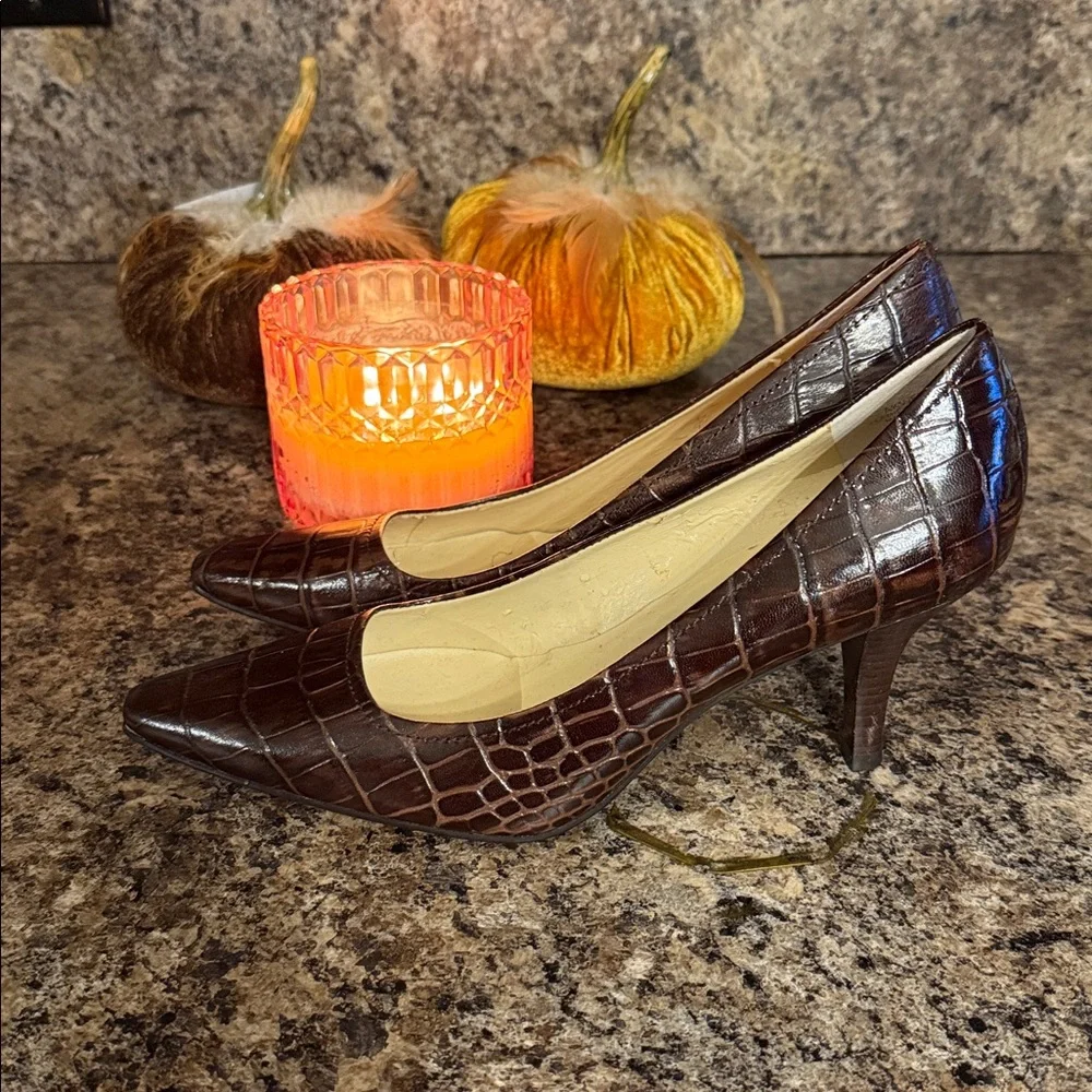 Anne Klein Dark Brown Crocodile Pattern Heels - Picture 4 of 7